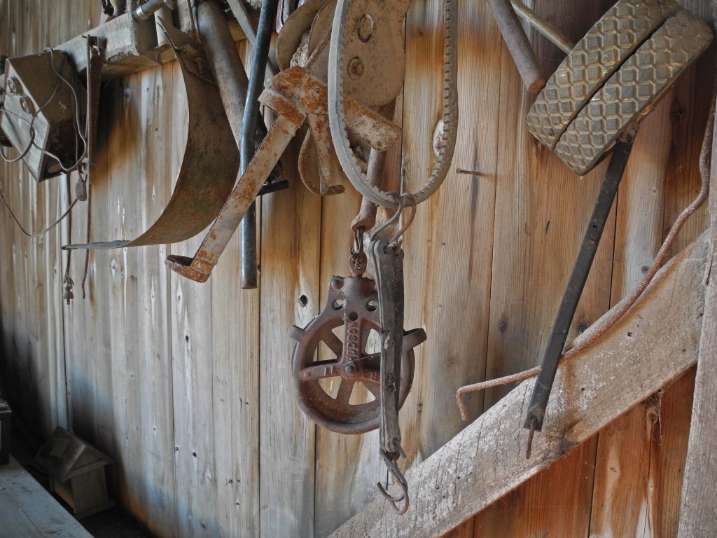 Tools in the machine shed. Hummm I see a pulley, I wonder if Daryl would notice if it was gone? 